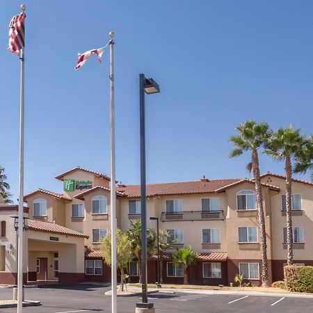 Holiday Inn Express Hotel & Suites Manteca By Ihg Extérieur photo