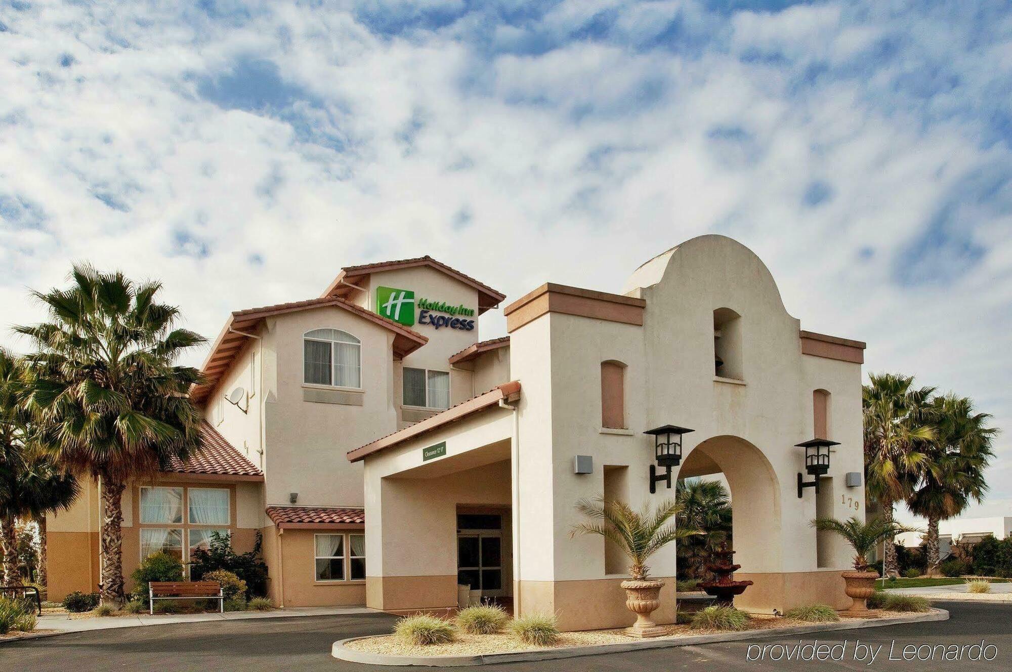 Holiday Inn Express Hotel & Suites Manteca By Ihg Extérieur photo