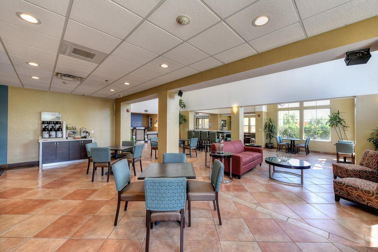 Holiday Inn Express Hotel & Suites Manteca By Ihg Extérieur photo